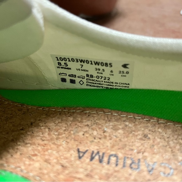 Cariuma OCA Low Off-White Canvas Sneaker Women - Women / Off-White / 8.5 - Picture 2 of 6